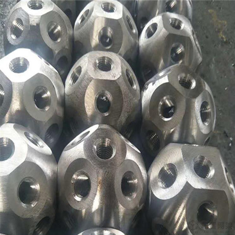 双滦区螺栓球网架加工安装方法